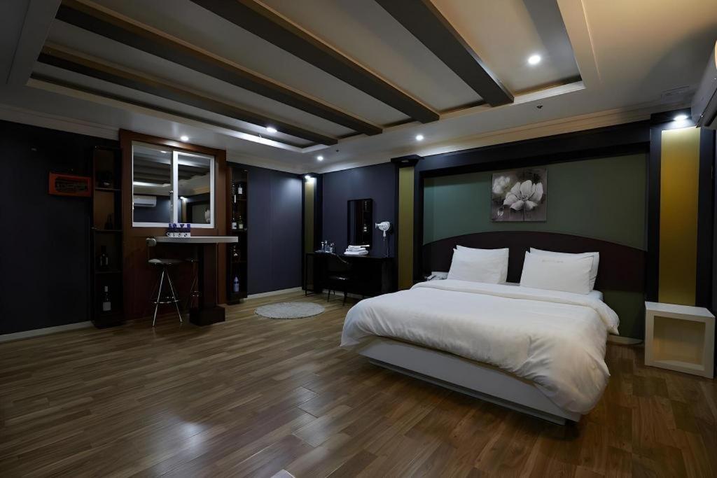 Hotel Head-One Uijeongbu Exterior photo